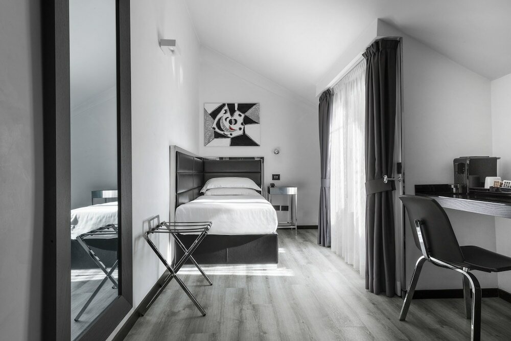 Фото Lhp Hotel Napoleon