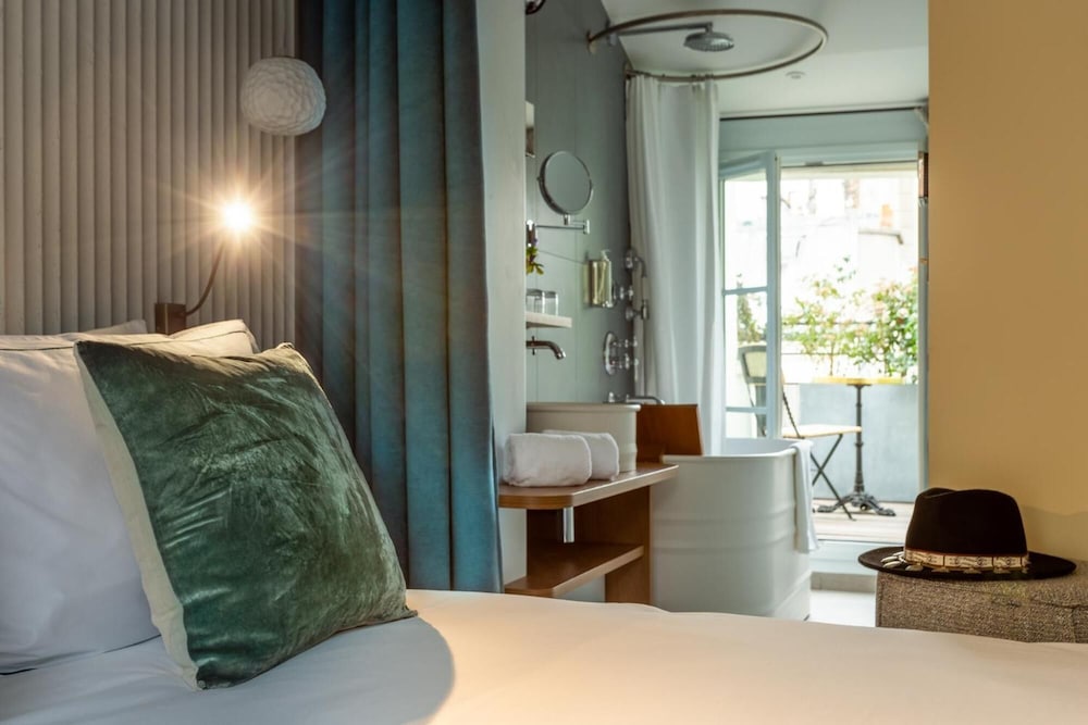 Фото Hotel Bonsoir Madame