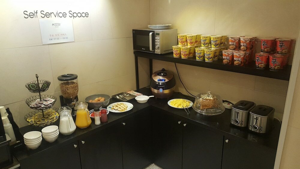 Фото Gupo Station Almond Hotel