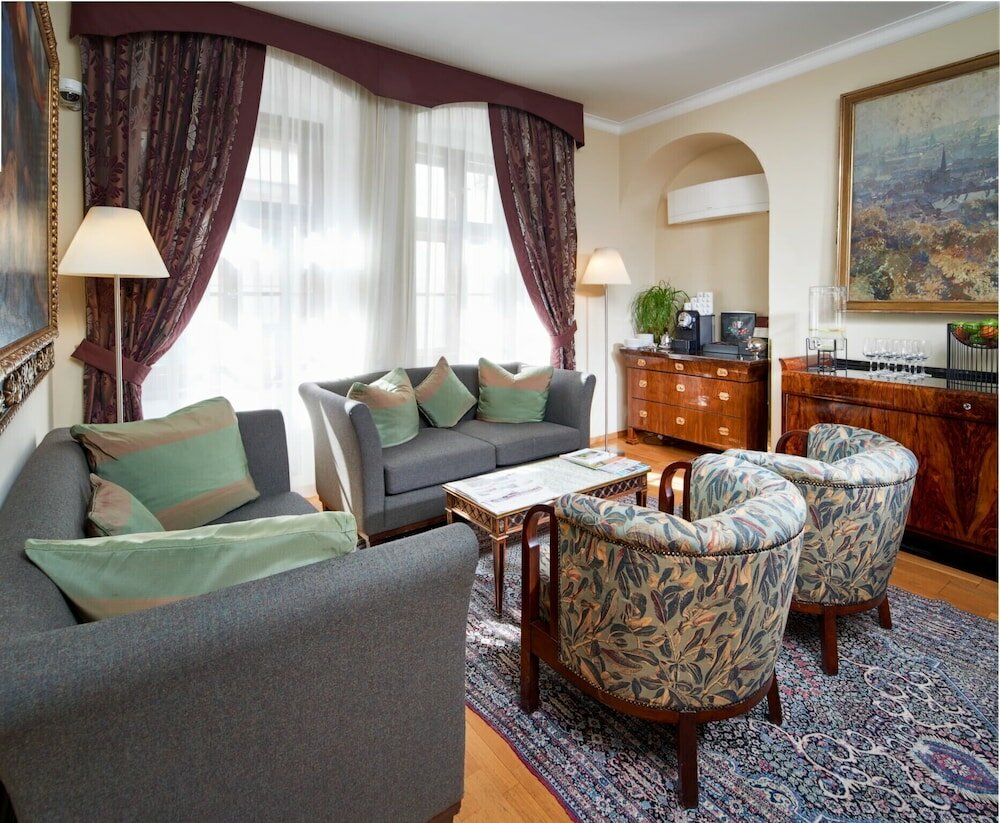 Фото Golden Well Hotel