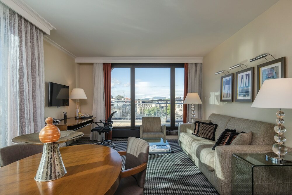 Фото Warwick Geneva