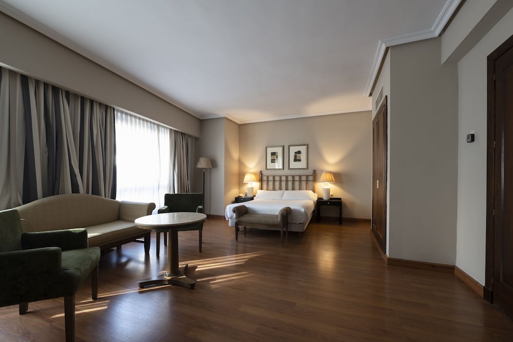 Фото Barceló León Conde Luna