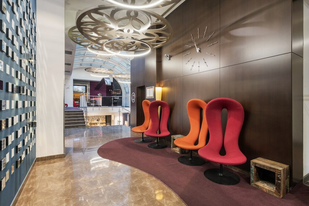 Фото Ikonik Parlament