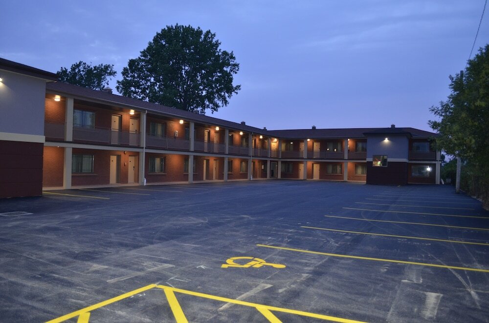 Фото AArya Hotel by Niagara Fashion Outlets