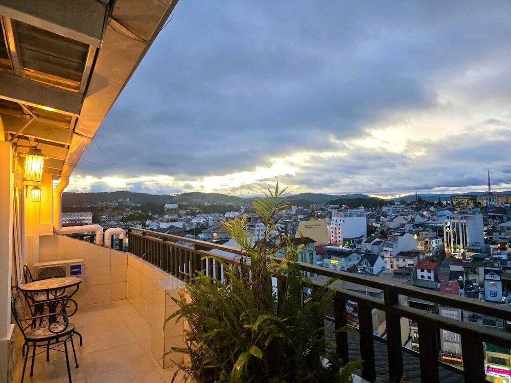 Фото Tulip Hotel 3