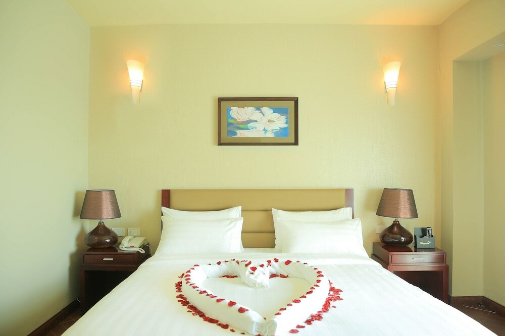 Фото Magnolia Hotel & Conference Center