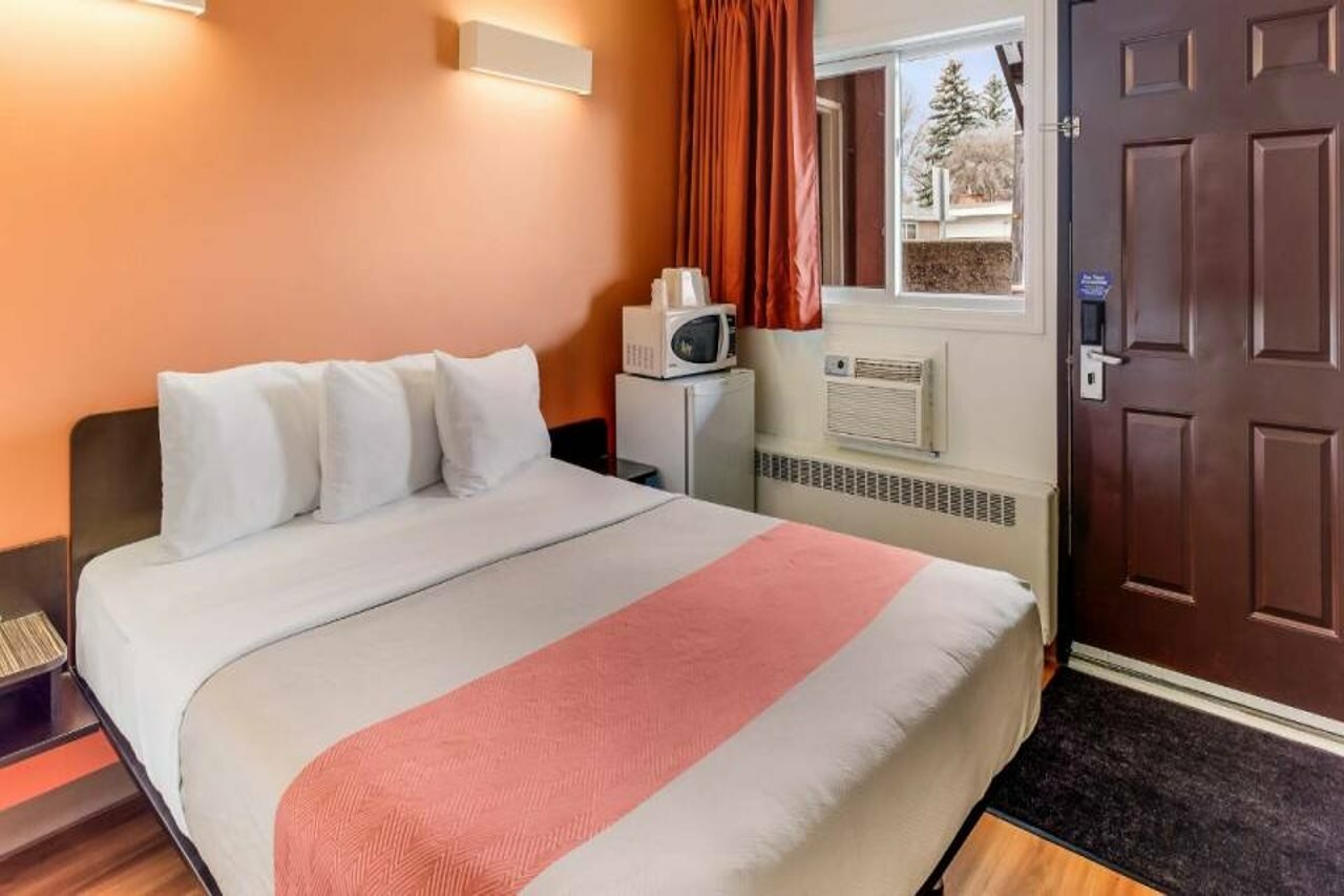 Фото Motel 6 Lethbridge