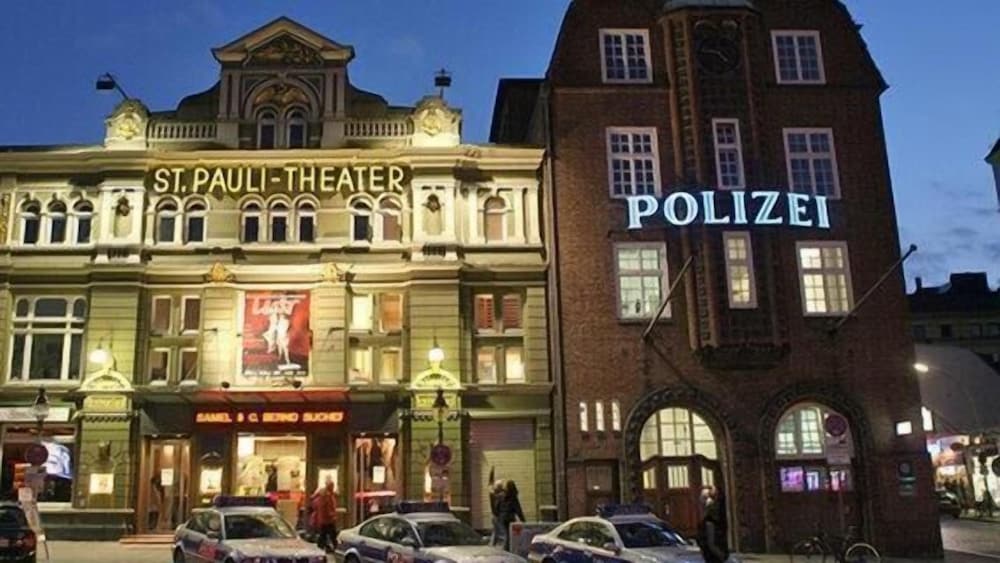 Фото отеля 1