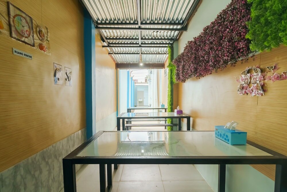 Фото RedDoorz Plus near Palembang Icon Mall 2