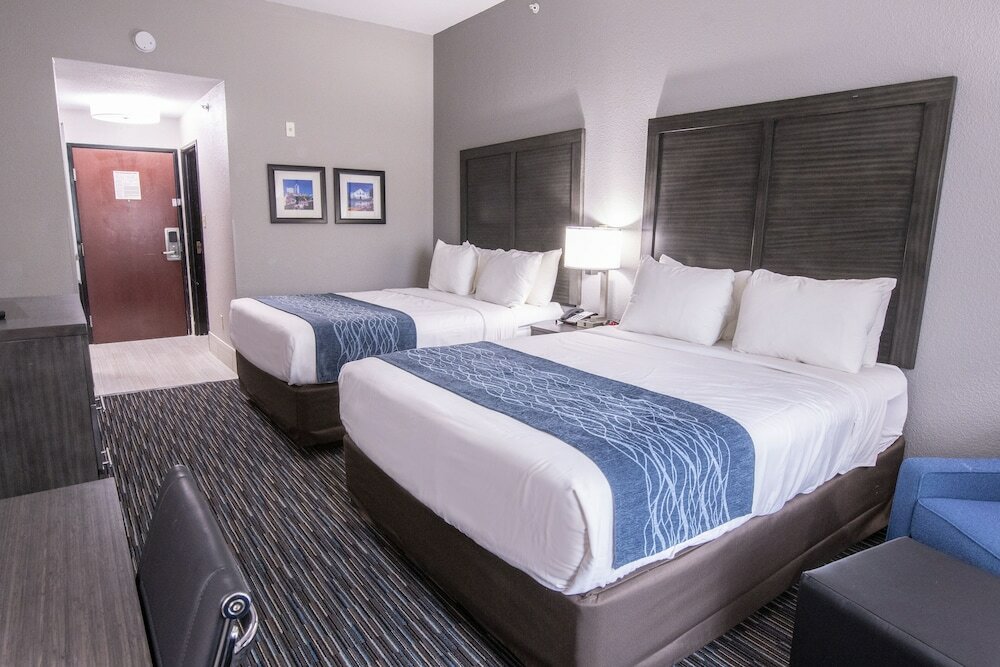 Фото Comfort Inn & Suites Near Medical Center