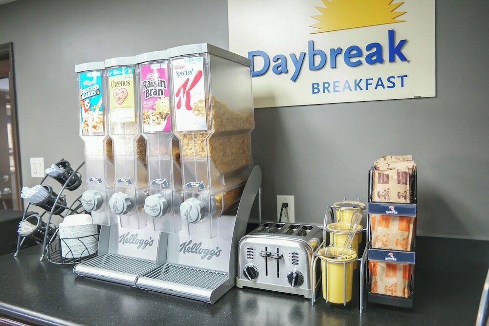 Фото Days Inn by Wyndham West Covina