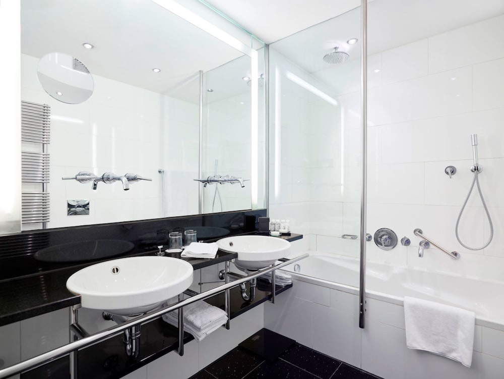 Фото Ambassade Hotel