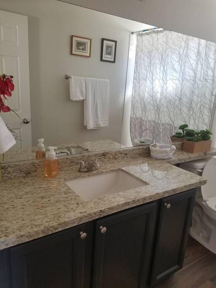 Фото Advantage Court