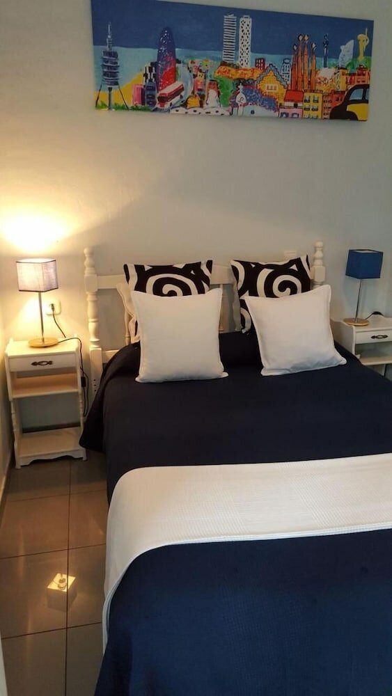 Фото Hostal Parisien