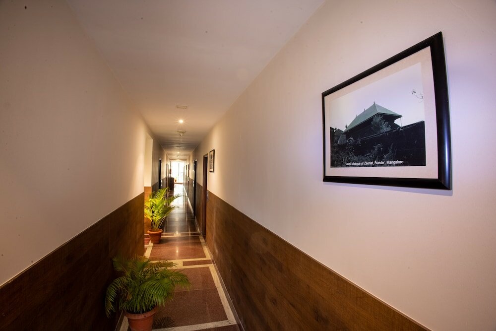 Фото Metro Plaza Hotel