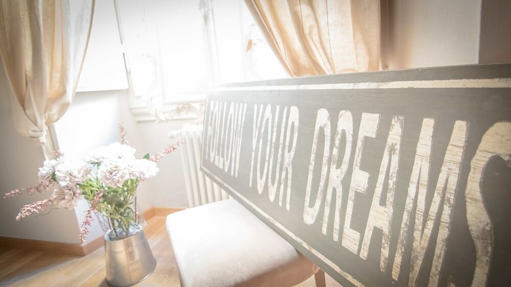 Фото Breathtaking 4bd Apt 5min Walk to Duomo