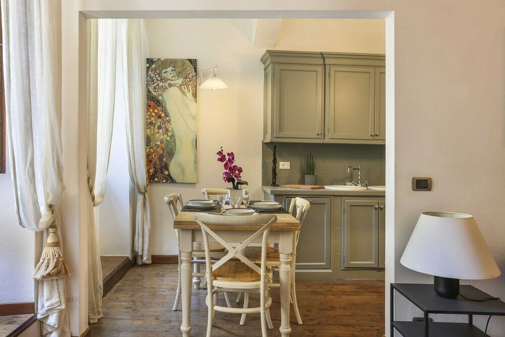 Фото Pontevecchio Stylish Apartment in Florence - Hosted by Sweetstay