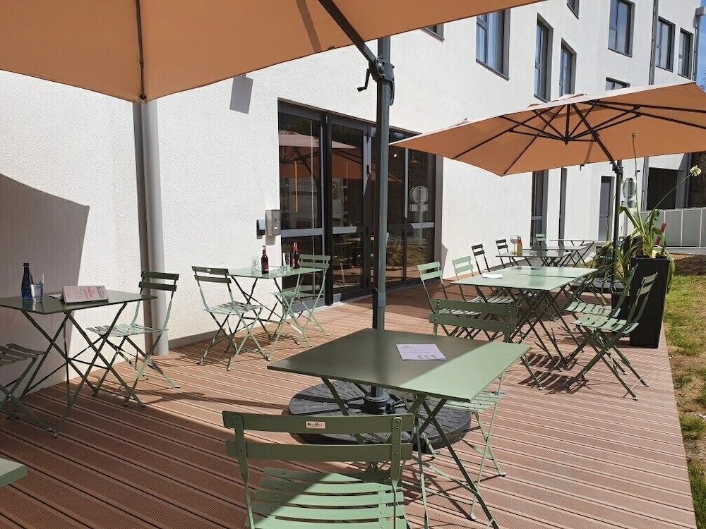 Фото Campanile Saint-Brieuc Centre - Gare