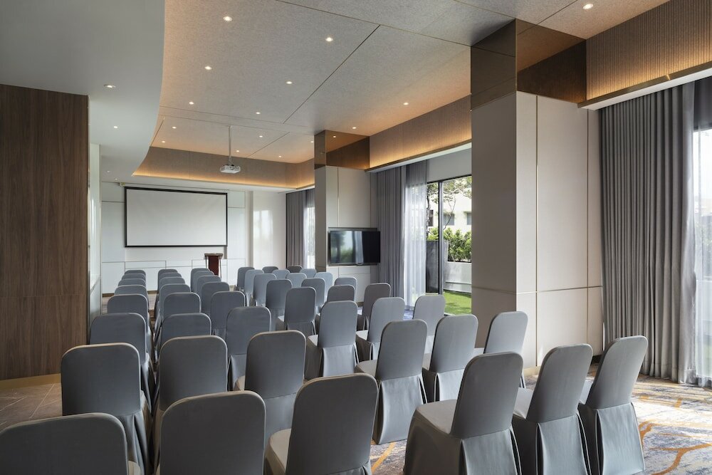 Фото Oakwood Suites Tiwanon Bangkok