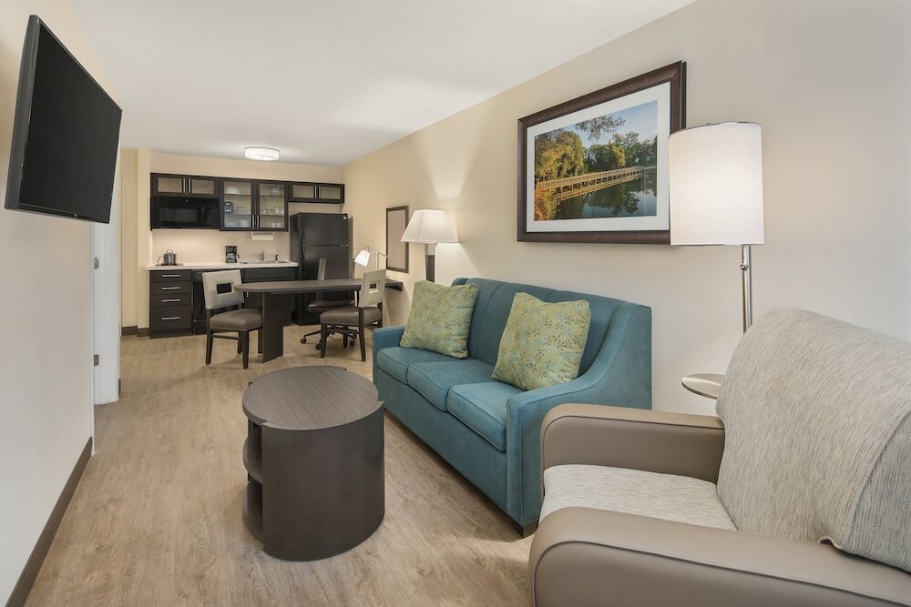 Фото Candlewood Suites Charlotte - Arrowood, an Ihg Hotel