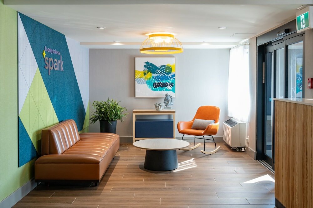Фото Comfort Inn Toronto Northeast