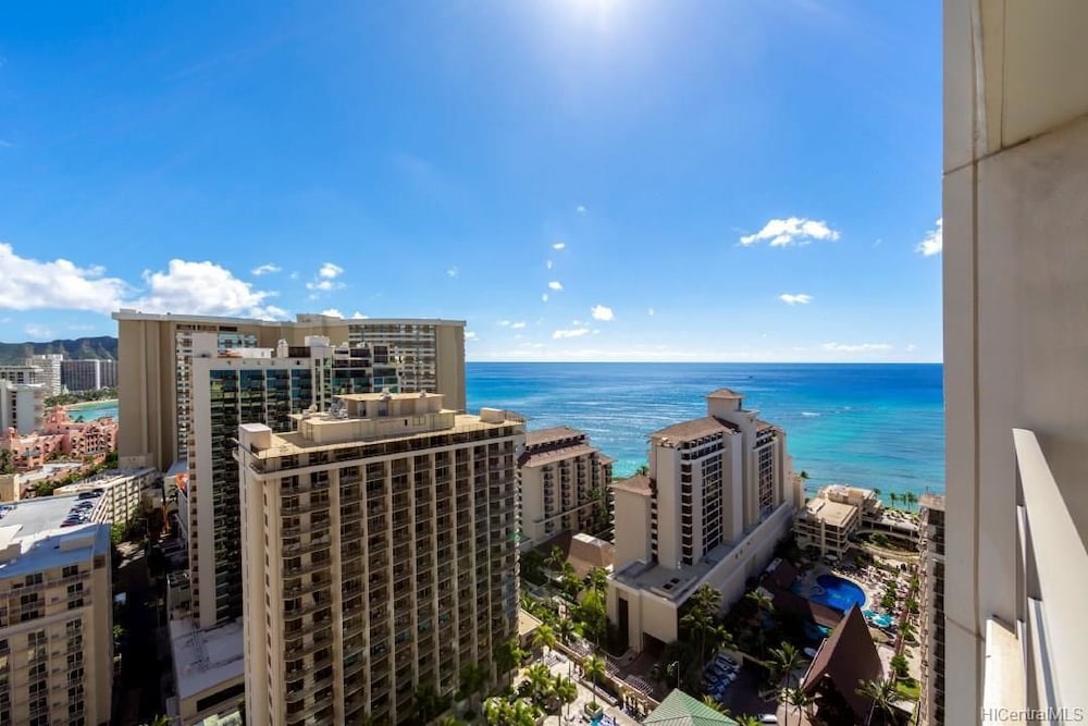 Фото Jet Luxury @ The Trump Waikiki