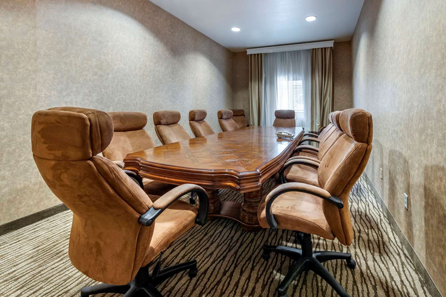 Фото Citrus Suites Redlands Loma Linda