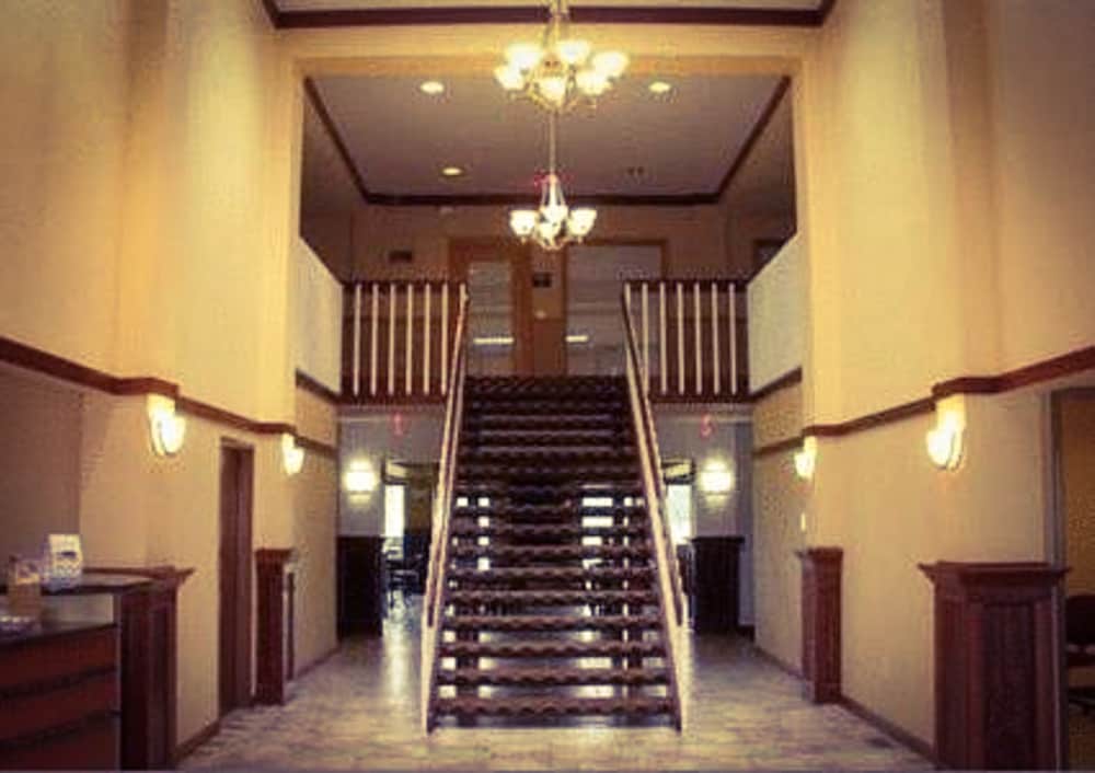 Фото Quality Inn & Suites Greenfield I-70