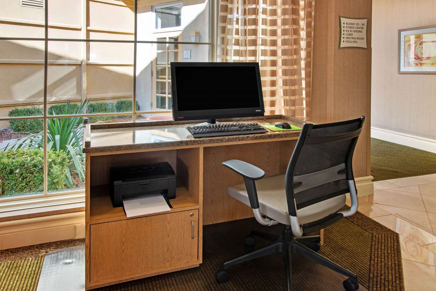 Фото La Quinta Inn & Suites by Wyndham Albuquerque West