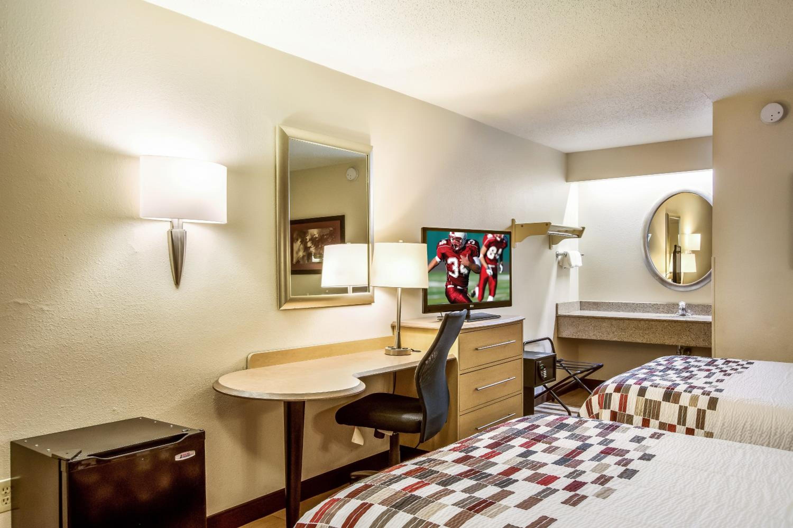 Фото Red Roof Inn Detroit - Plymouth/Canton