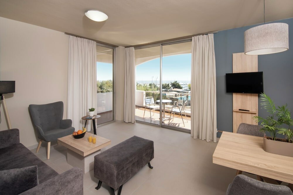Фото Marina Alimos Hotel Apartments