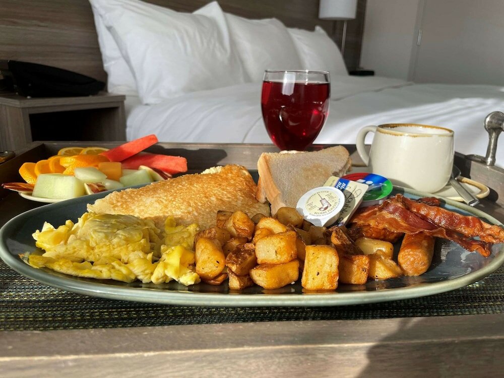 Фото Radisson Kingswood Hotel & Suites, Fredericton, NB