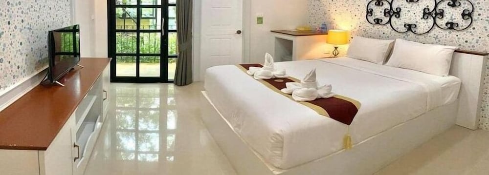 Фото Ploy's Pearl Hotel