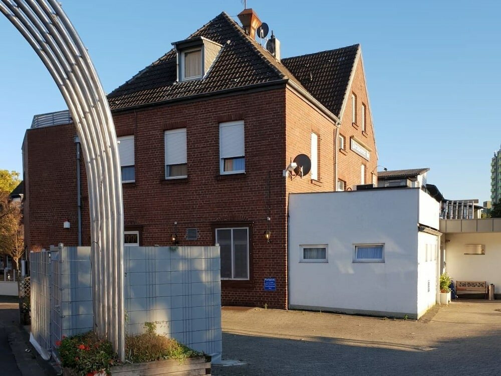 Фото Hotel Restaurant Knechtstedener Hof