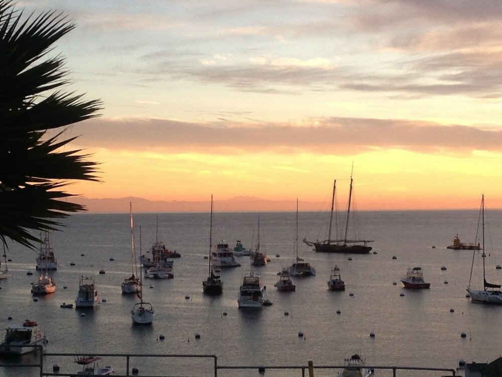 Фото Seaport Village Inn Avalon