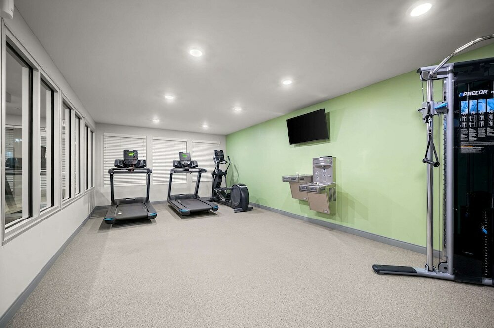 Фото Woodspring Suites Dearborn - Detroit