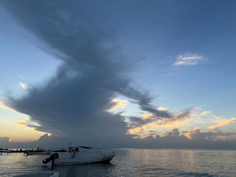 Фото La Diosa Kali Beach Front Hotel