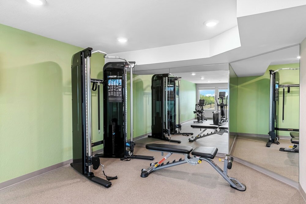 Фото Woodspring Suites Kansas City Airport