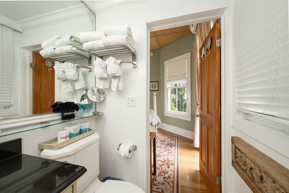 Фото The Mermaid & Alligator