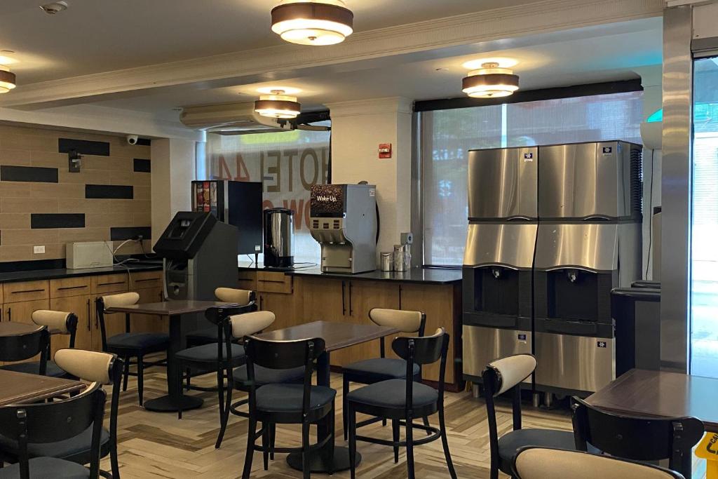 Фото Ramada by Wyndham New York Times Square West