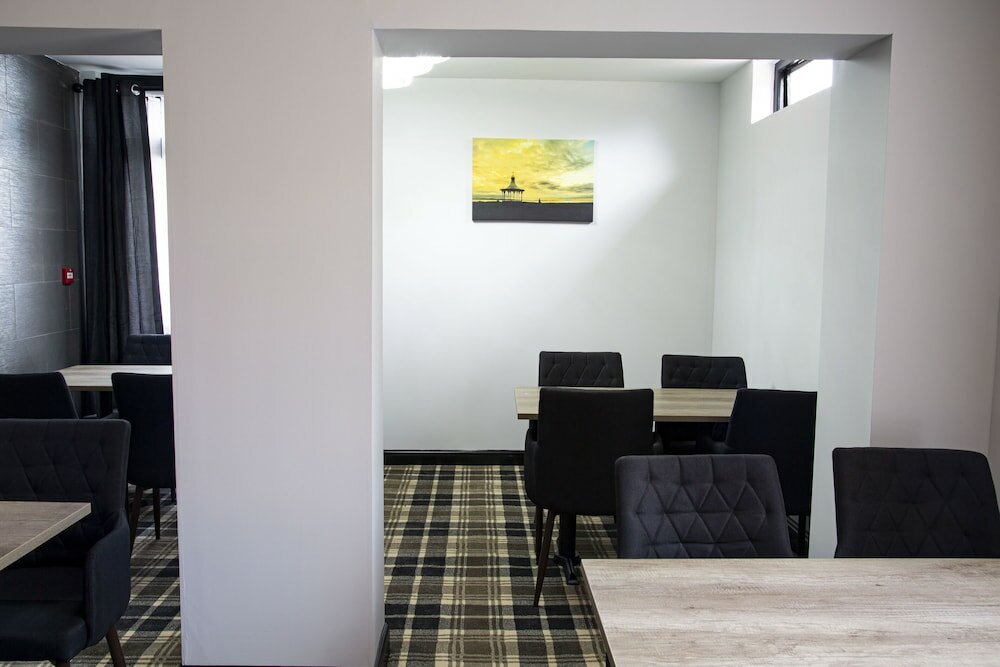 Фото Crown Court Hotel & Bar