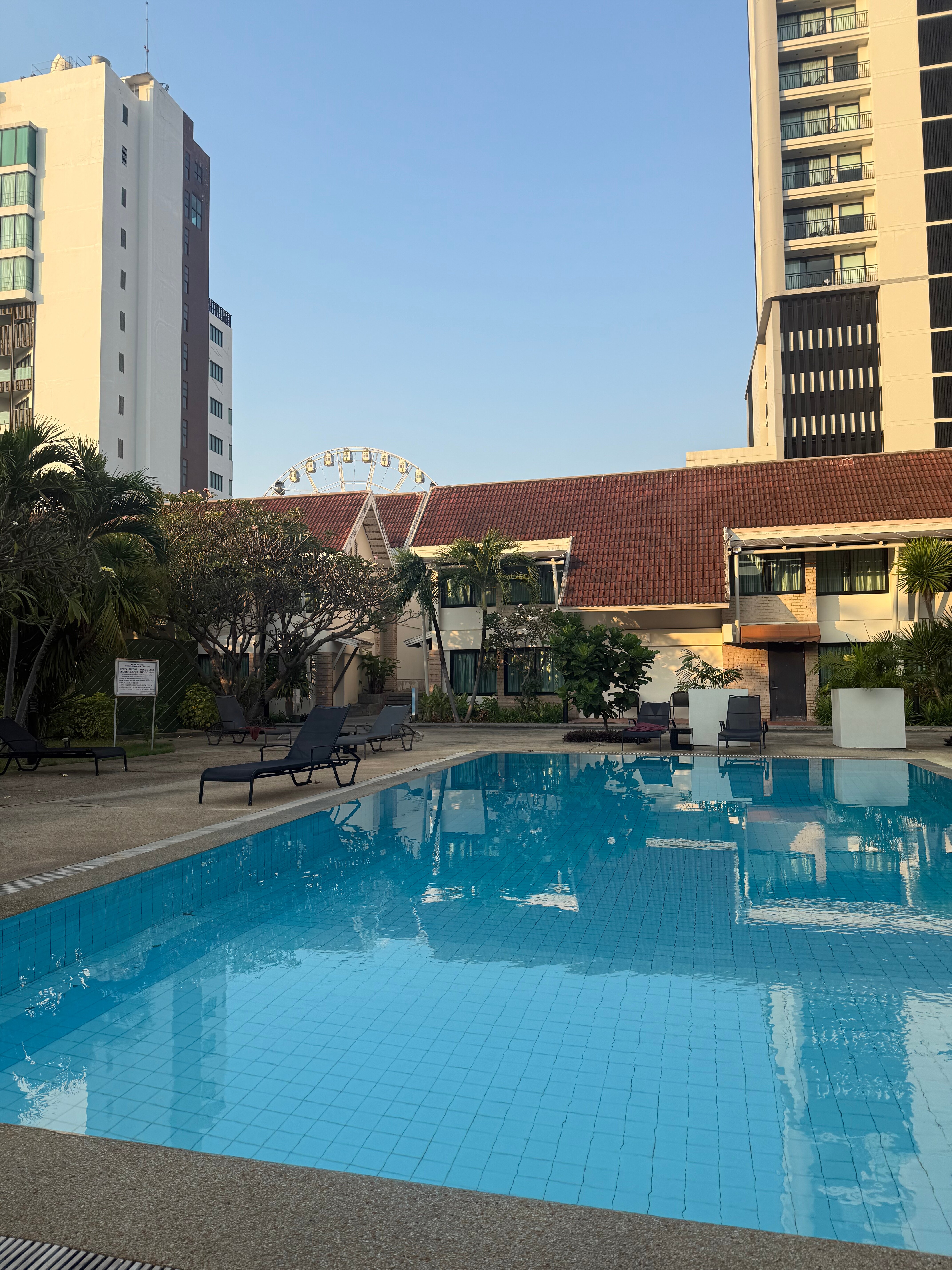 Фото Hotel Tropicana Pattaya