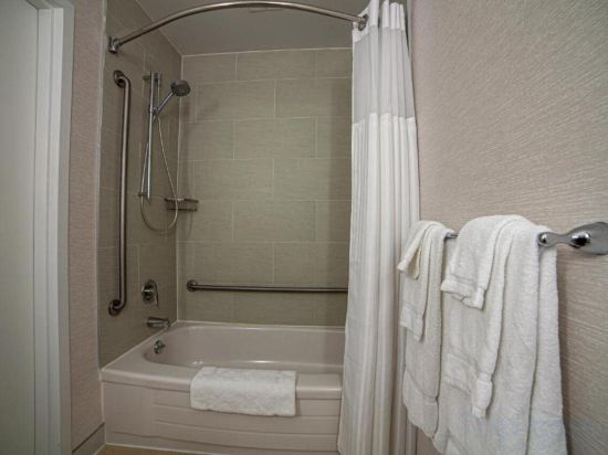 Фото Hilton Garden Inn Montreal Airport