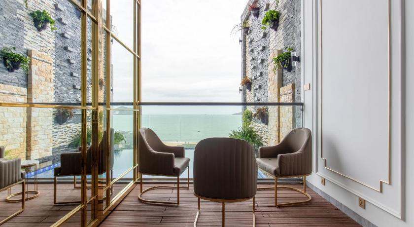 Фото La Vague Hotel