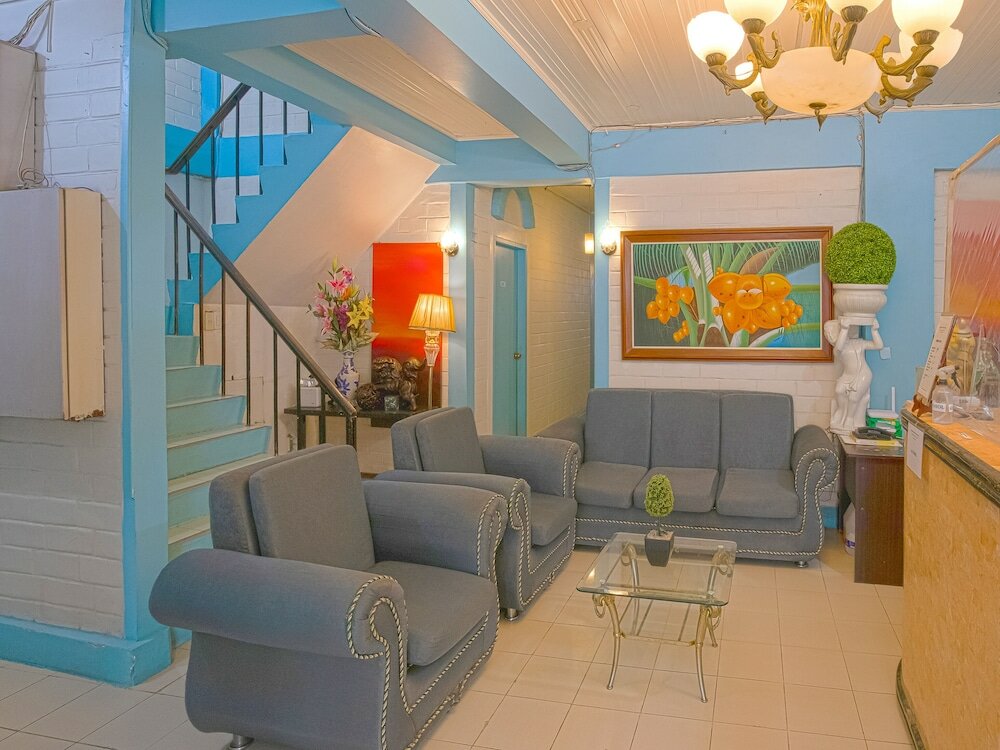 Фото Oyo 749 La Maria Pension And Tourist Inn Hotel