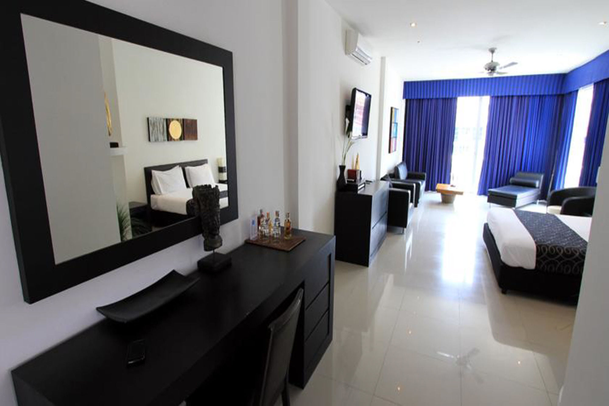 Фото East Suites