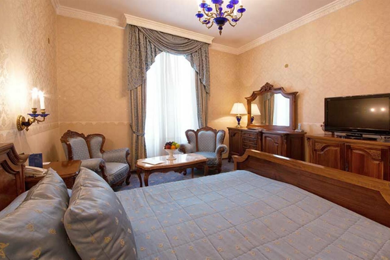 Фото Grand Hotel London