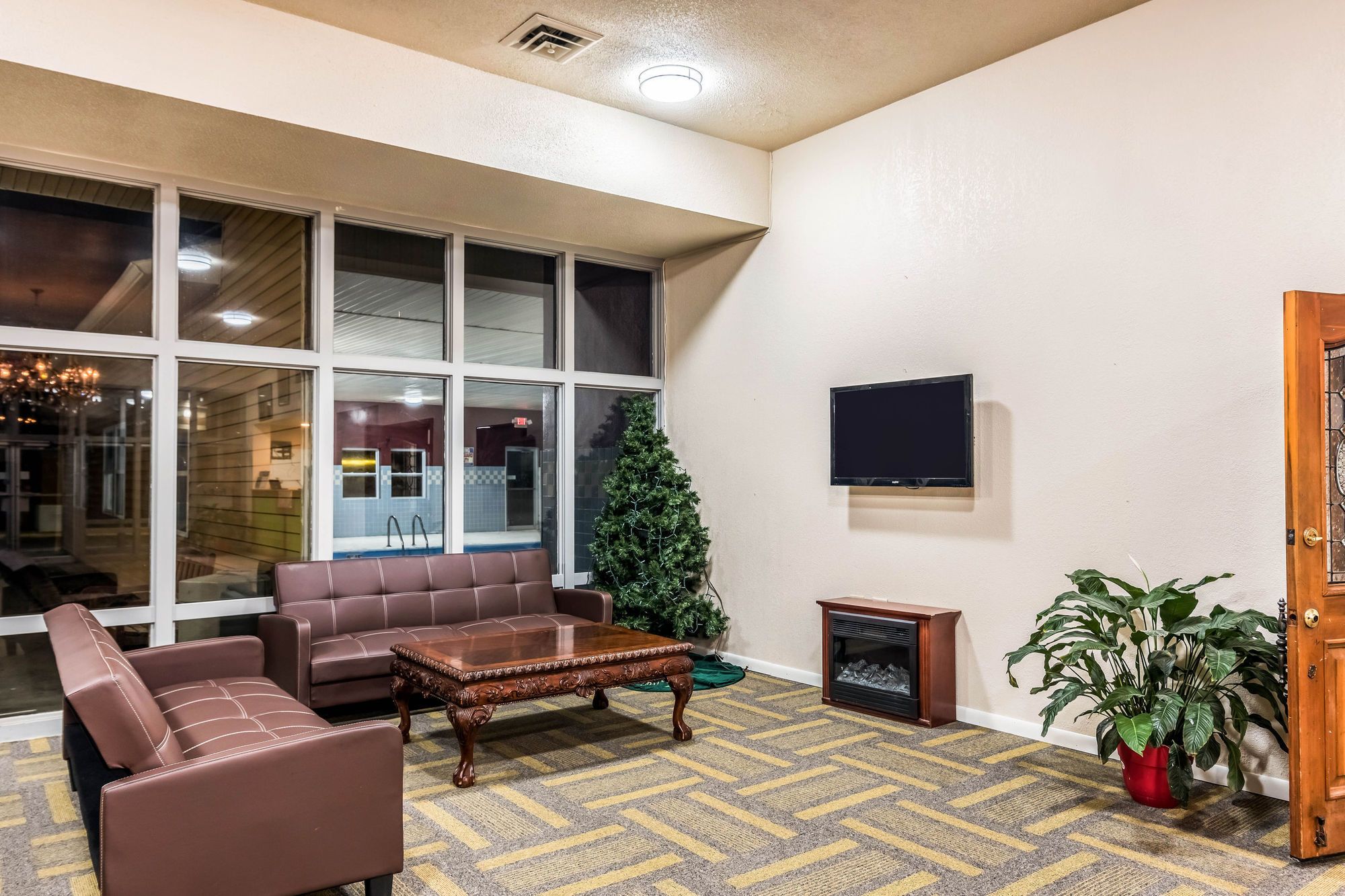 Фото Colby Inn and Suites