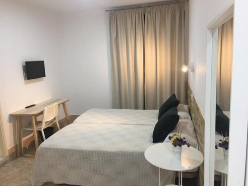 Гостиница Hostal Residencia Cardona в Арресифе