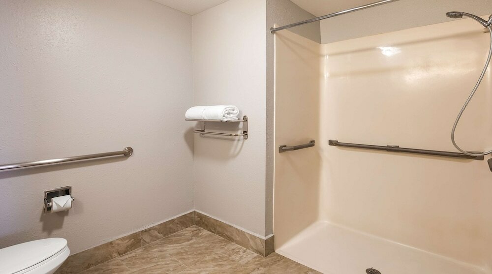 Фото SureStay Plus Hotel by Best Western Hammond